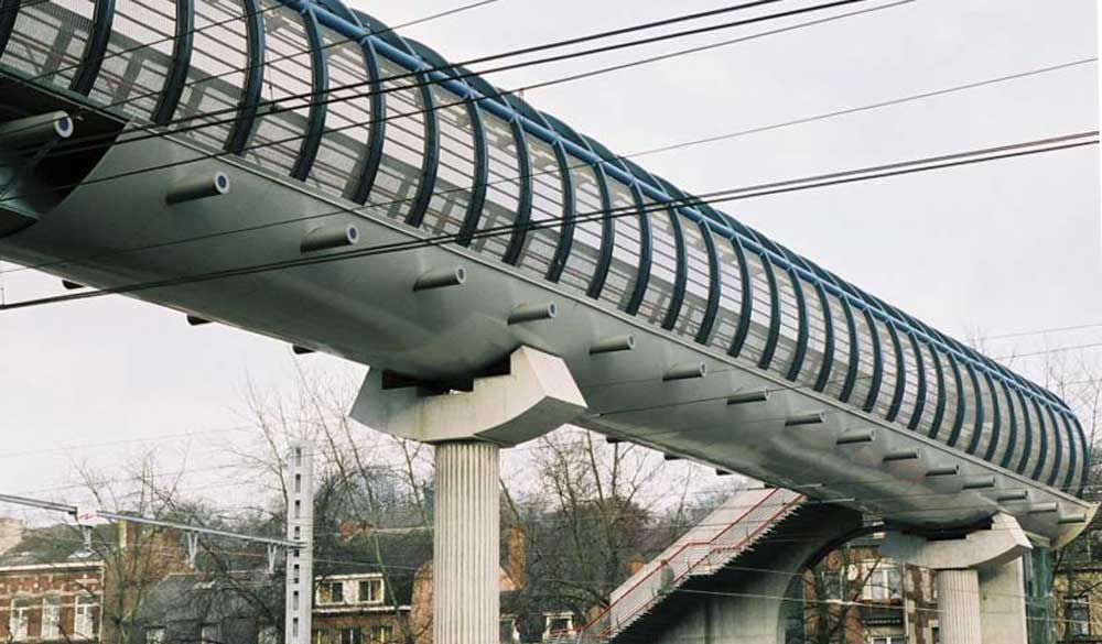 De voetgangersbrug van Herbatte