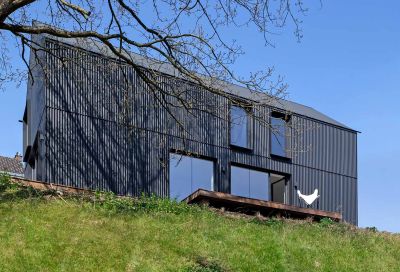 Betaalbare woningen met uniforme stalen huid